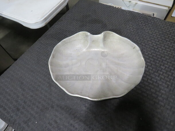 Wilton Pewter 11.5X9.5 Shell Plates. 8XBID - Image 1 of 1