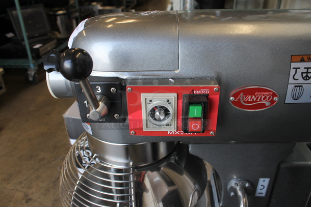 BRAND NEW SCRATCH AND DENT! Avantco 177MX20H Metal Commercial Floor Style 20 Quart Planetary Dough Mixer w/ Stainless Steel Mixing Bowl, Bowl Guard, Paddle, Whisk and Dough Hook Attachments. 120 Volts, 1 Phase. Tested and Working! - Image 4 of 10