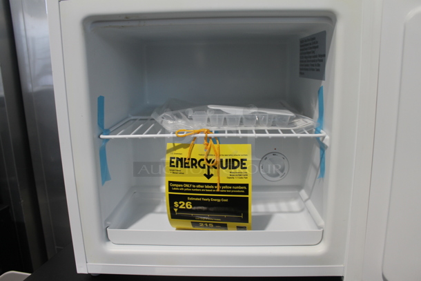 BRAND NEW SCRATCH AND DENT! Arctic King AUFM011AEW Mini Upright Freezer. 115 Volts, 1 Phase. Tested and Working! - Image 3 of 8
