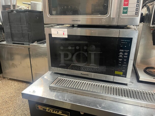 Working! Panasonic 1.3 Cu. Ft. 1100W Commercial Countertop Stainless Steel Microwave Oven with Genius Sensor NSF 110 Volt Tested and Working!