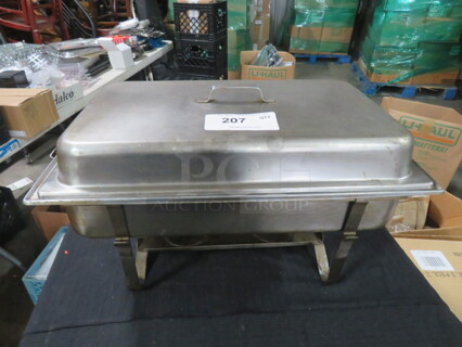 One Chafer With Lid.