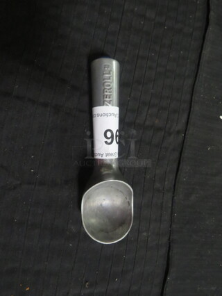One Aluminum Zeroll 12 Scoop.