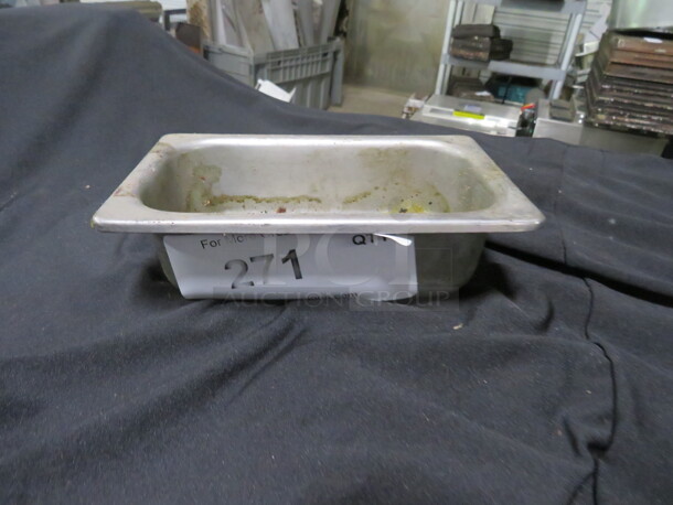 One 1/9 Size 2.5 Inch Deep Hotel Pan.