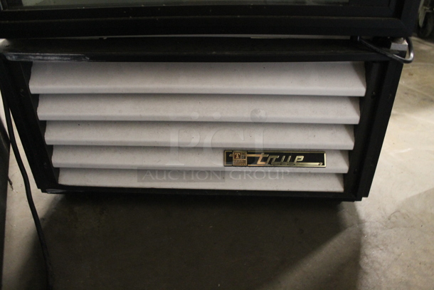 True GDM-23 Metal Commercial Single Door Reach In Cooler Merchandiser w/ Poly Coated Racks. 115 Volts, 1 Phase. Tested and Powers On But Does Not Get Cold - Image 4 of 7