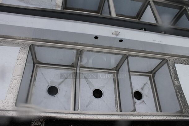 BRAND NEW SCRATCH AND DENT! Steelton 522CS31620LR Stainless Steel Commercial 3 Bay Sink w/ Dual Drain Boards. Bays 16x20. Drain Boards 16x22 - Image 4 of 8