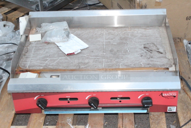 BRAND NEW SCRATCH & DENT! Avantco 177CAG36MG Chef Series CAG-36-MG 36" Countertop Gas Griddle with Manual Controls - 90,000 BTU. S/N:820973000002 Only issue is minor surface rust.  - Image 2 of 7