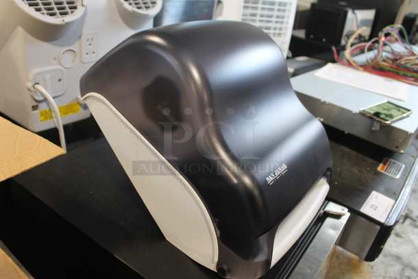 BRAND NEW IN BOX! San Jamar Electronic Touchless Paper Towel Dispenser. - Image 4 of 5