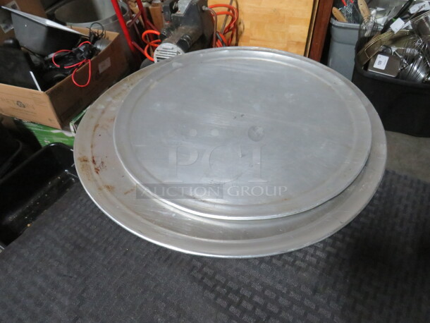 Assorted Size Pizza Pan. 2XBID - Image 1 of 1