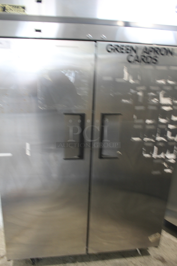 2015 True TG2R-2S Stainless Steel Commercial 2 Door Reach In Cooler w/ Poly Coated Racks on Commercial Casters. Tested and Working! - Image 3 of 6