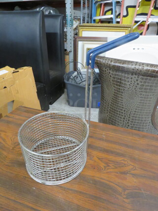 One NEW Round Fry Basket
