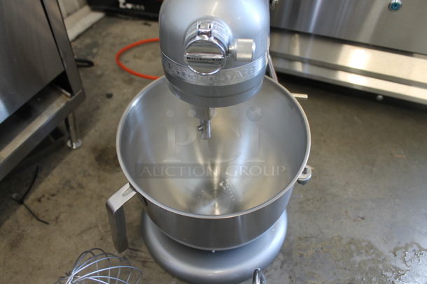KitchenAid KSMC895CU Metal Commercial Countertop 8 Quart Planetary Dough Mixer w/ Stainless Steel Mixing Bowl, Bowl Guard, Whisk, Paddle and Dough Hook Attachments. 120 Volts, 1 Phase. Tested and Working! - Image 2 of 7
