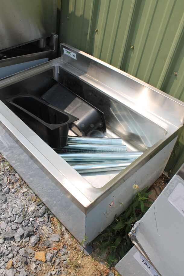 BRAND NEW SCRATCH AND DENT! Regency 600IB213OC7 Commercial Stainless Steel Underbar Ice Bin With 7 Circuit Post-Mix Cold Plate, Bottle Holders And Legs. - Image 4 of 5