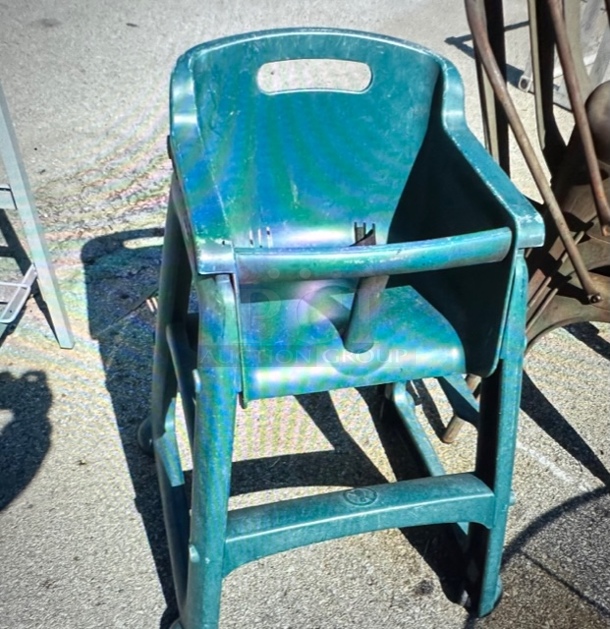 One Rubbermaid Poly High Chair With Safety Straps. - Image 1 of 1