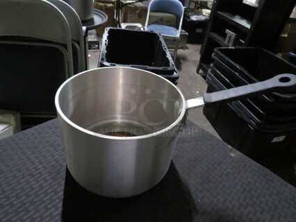 One NEW Vollrath 4.5 Quart Heavy Duty Aluminum  Saute Pan With Gator Grip Handle. #69444 