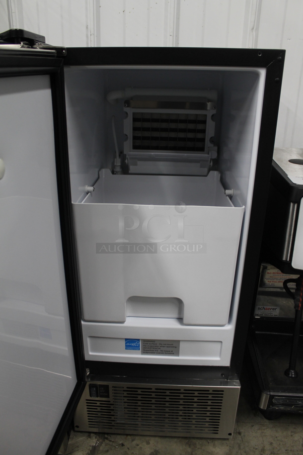 BRAND NEW SCRATCH AND DENT! Whynter UIM-502SS Stainless Steel Commercial Built-in / Freestanding Maker-50lb Capacity Clear Cube Ice Maker. 115 Volts, 1 Phase. Tested and Working! - Image 3 of 5