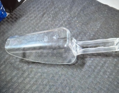 One Cambro Poly Scoop.