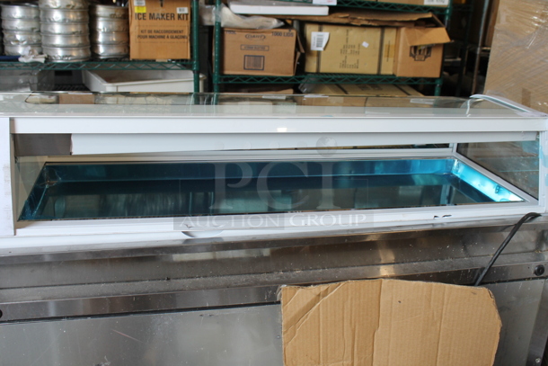 BRAND NEW SCRATCH AND DENT! Avantco 360RSD60HC Stainless Steel Commercial Countertop Sushi Display Case Merchandiser. 115 Volts, 1 Phase. Tested and Powers On But Does Not Get Cold - Image 3 of 5