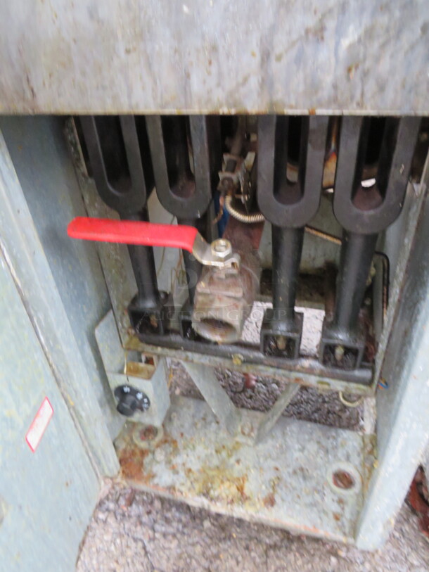 One Sir Lawrence Natural Gas Deep Fryer With 2 Baskets. 15.5X30X48.  - Image 2 of 2