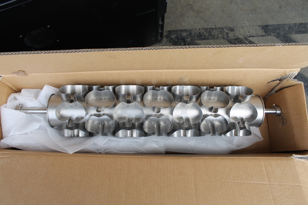 Rondo Seewer Stainless Steel Appled Shaped Donut Cutting Rolling Pin - Image 2 of 5