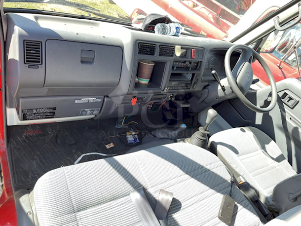 ? 5 ALARM DEAL! Toyota Hiace LY151-PSMAS Firetruck, 3L 2779CC Engine, Working Lights and Sirens. Check Out Our Instagram & Facebook Page For Videos and More Photos - Image 10 of 12
