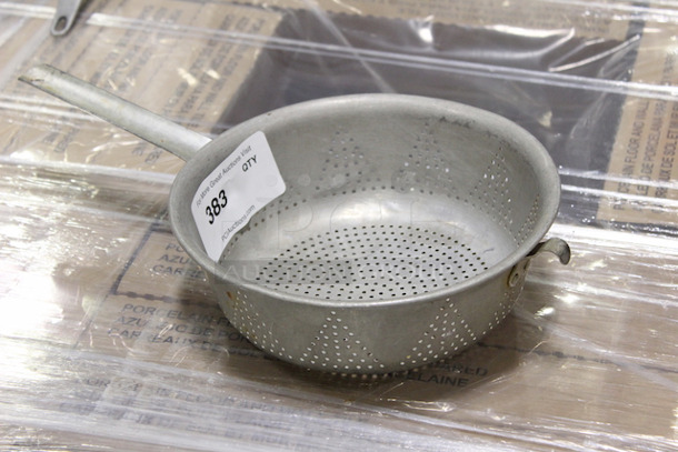 AWESOME! Colander With Handle and Drain Hook. 10x3