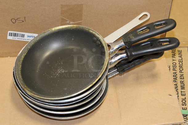 AMAZING! Vollrath 67807 7" Non-Stick Aluminum Frying Pan w/ Vented Silicone Handle. 5x Your Bid - Image 1 of 2