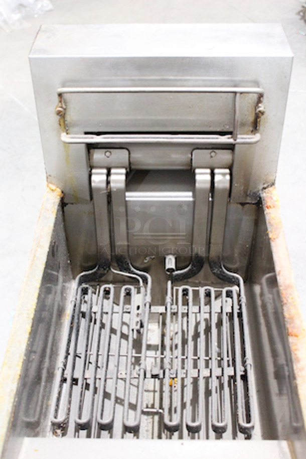 AMAZING! Frymaster RE1175C, 50lbs Vat On Commercial Casters. 208v/3ph/60hz 3 Wire. 155⁄8 in. W x 31 in. D x 453⁄8 in. H In Working Order. - Image 4 of 10