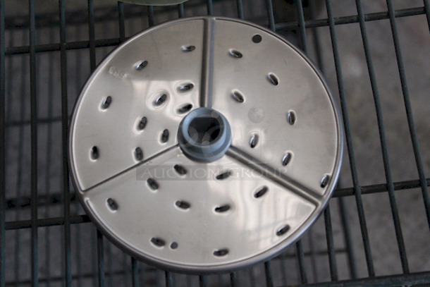 CROWN JEWEL!! Robot Coupe R2 DICE Combination Food Processor with 3 Qt. Gray Bowl, Continuous Feed 2 Blades & 2 Discs - 2 hp, 8-11/16x17x20-3/4, 120v - Image 7 of 11