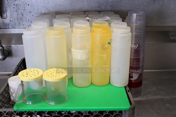 MASSIVE!! All-4-1 Lot Of Squeeze Bottles, Cutting Board, Glass Washing Rack, Shakers - Image 4 of 5
