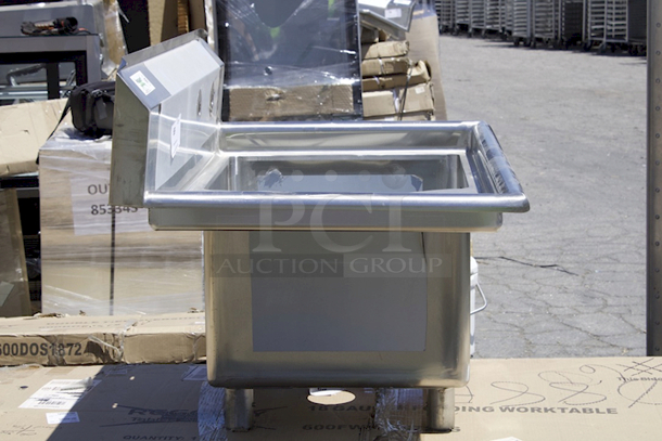 BRAND NEW SCRATCH & DENT! Regency 38 1/2" 16-Gauge Stainless Steel One Compartment Commercial Sink with Stainless Steel Legs and 1 Left Side Drainboard - 18" x 18" x 14" Bowl - Image 2 of 5
