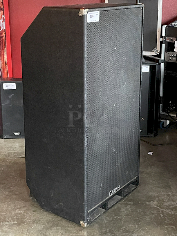 EXCELLENT! Carvin BR810 Bass Cabinet - 8 Heavy-Duty 200w 10” Woofers,  1” Titanium HF Driver,  Imp: 4Ω,  Power handling: 1200 Watts,  5 position Tweeter Attenuator,  Casters Built-in, Freq. Resp: 58 to 20K H z  -3dB - Useable To 38 Hz @ -10dB, Sensitivity :  110 dB @ 1w and 141 dB @ 1200w - 23.25W x 18.25D x 47.75H - Image 2 of 5