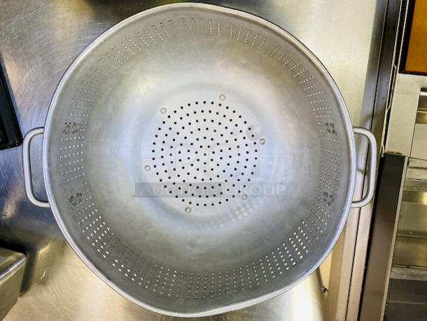 NICE!! Large Colander With Handles and Base.

16-1/2x9 - Image 4 of 4