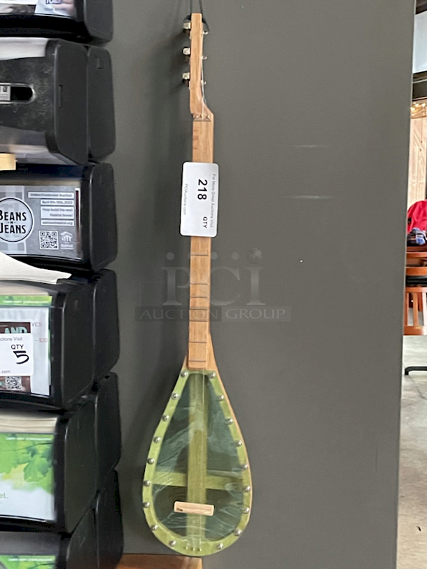 3 String guitar  - Image 1 of 1