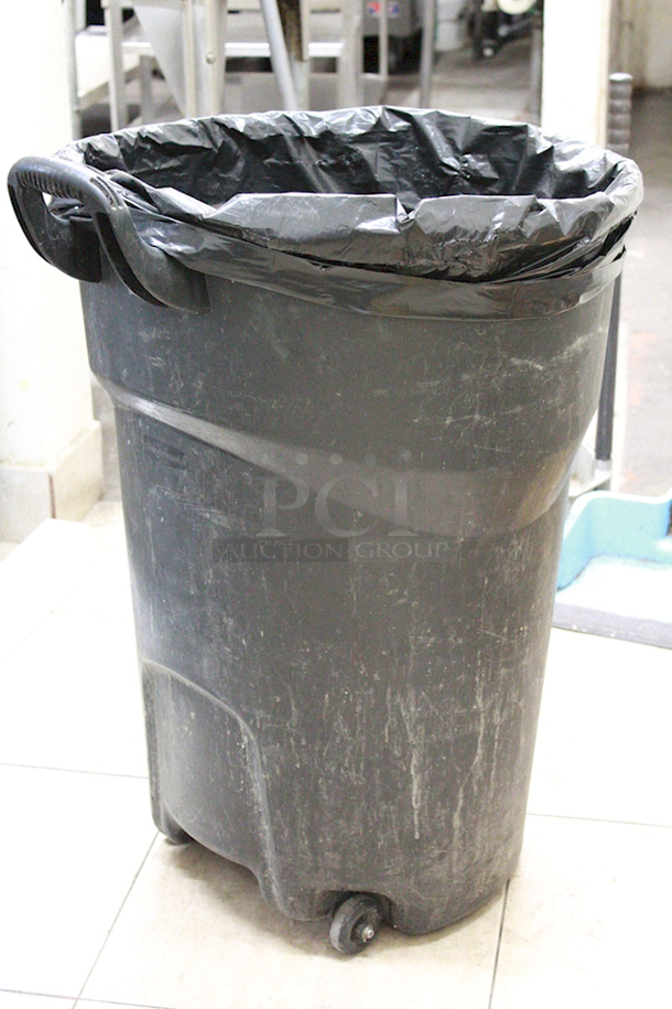 44 Gallon Garbage Can With Casters.  - Image 1 of 2