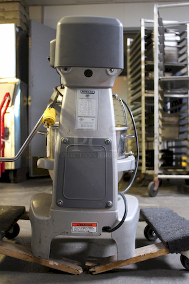Hobart Legacy H20 20qt Mixer, 120 Volt. Includes (2) Attachments.  19 1/8x23 1/2x29.
Turns on But Doesn't Switch Gears.  - Image 5 of 9