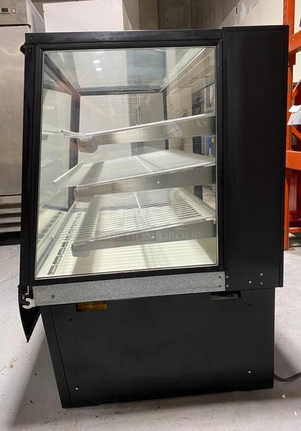 Federal Industries SGR5048 50" Full Service Refrigerated Bakery Display Case

 - Image 4 of 5