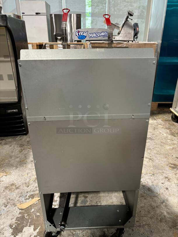 Dukers - DCF5-NG, Commercial 70Lbs Deep Fryer with 5 Tube Burners Natural Gas BTU150000
 - Image 4 of 7