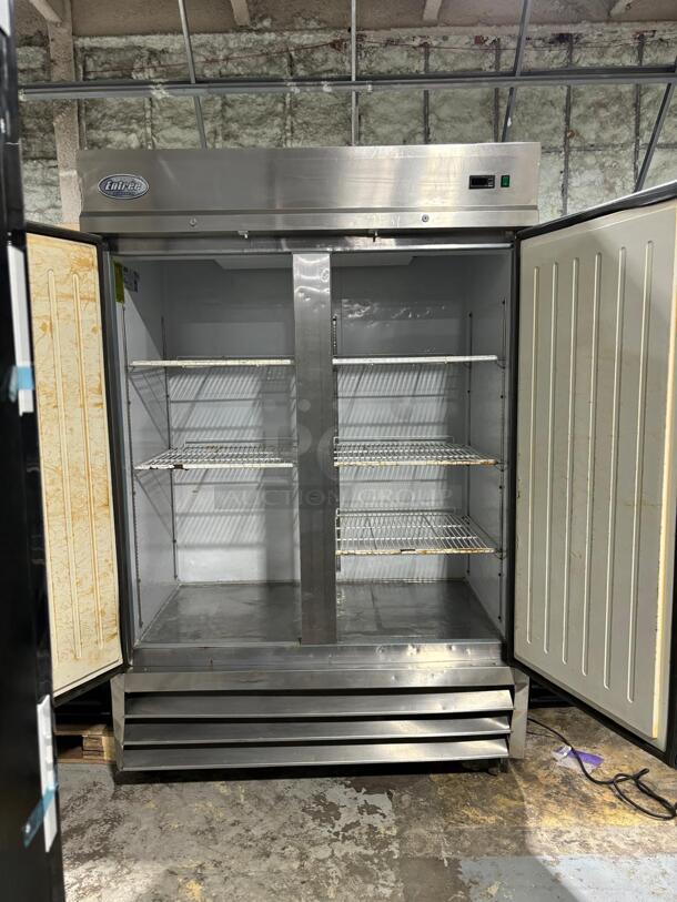 Entree CR2 49 Cu.Ft. Commercial 2 Door Stainless Refrigerator 6 Shelves
 - Image 3 of 5
