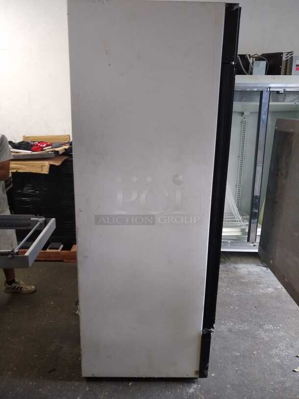 true GDM-49f - Two Section Glass Hinged Door Bottom Mounted 49 cu ft Freezer Merchandisers - Image 3 of 4