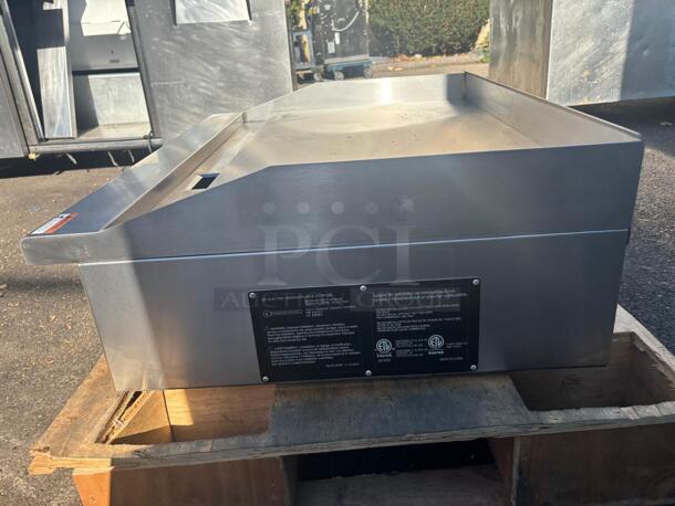 Standard Range 48″ECommercial Electric Thermostatic Countertop Griddle, 208-240V Temperature range of 150 to 450 degrees F
 - Image 4 of 5