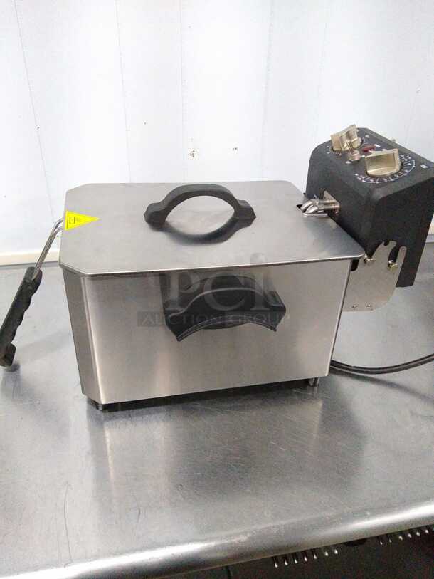 Dukers DCF10E One Basket Electric Fryer One Basket Electric Countertop Fryer - Image 6 of 9