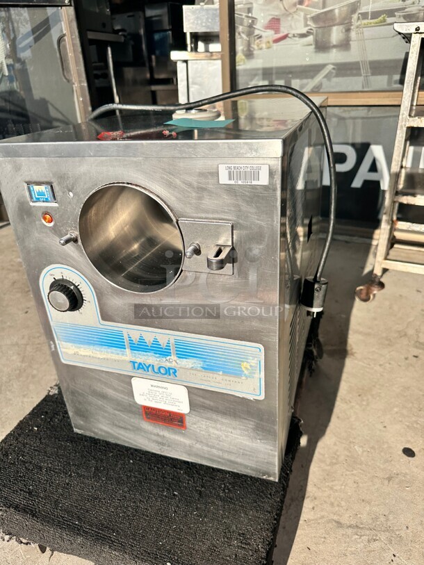 Taylor Model: 103-12 Batch Ice Cream / Sorbet / Gelato Freezer Machine, 115v, 3Qt "Missing Parts" Tested and Working - Image 3 of 9