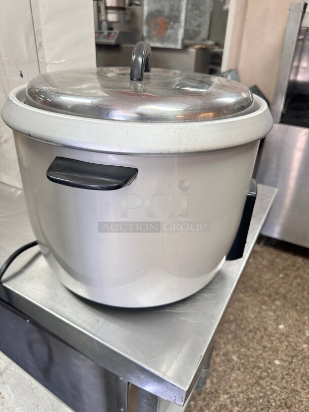 Excellent Condition Adcraft RC-E30 Rice Cooker w/ 30 Cup Capacity 115 Volt  - Image 7 of 9