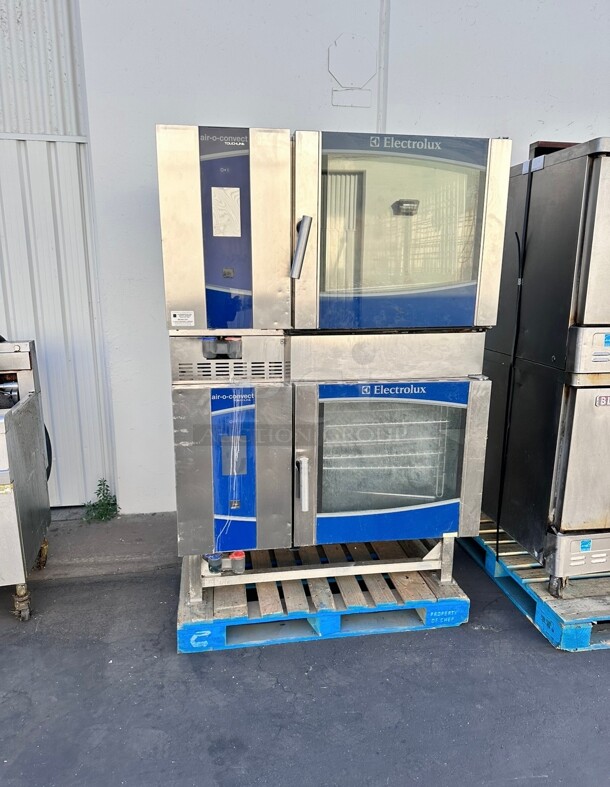 Late Model Electrolux AOS062EKM1 Air-O-Convect Combi Oven boilerless, full-size 220 Volt 3 Phase Tested and Working - Image 3 of 8