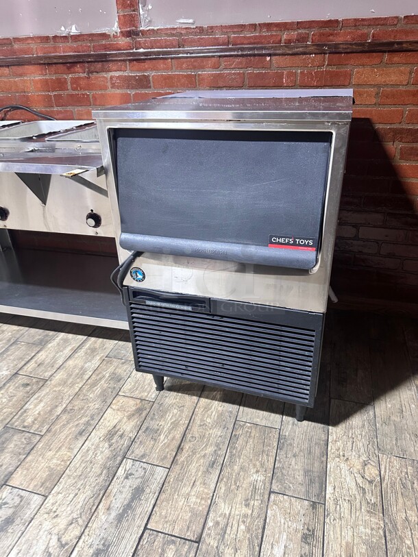 Late Model Hoshizaki KM-161BAJ 23 3/4W Crescent Cube Undercounter Ice Machine - 163 lbs/day, Air Cooled, ADA Wokring - Image 6 of 7