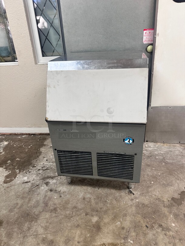 Hoshizaki KM-150BA, Crescent Cuber Icemaker, Air-cooled, Built in Storage Bin 115 Volt Working - Image 1 of 7