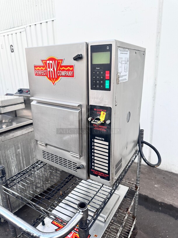 Perfect Fry PFC5700 Commercial Ventless Countertop Deep Fryer - 208V, 5.7 kW 1 Phase Tested and Working - Image 3 of 11