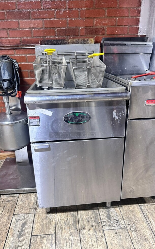 Like New Main Street Equipment Natural Gas 70-100 lb. Stainless Steel Floor Fryer - 150,000 BTU - Image 1 of 8