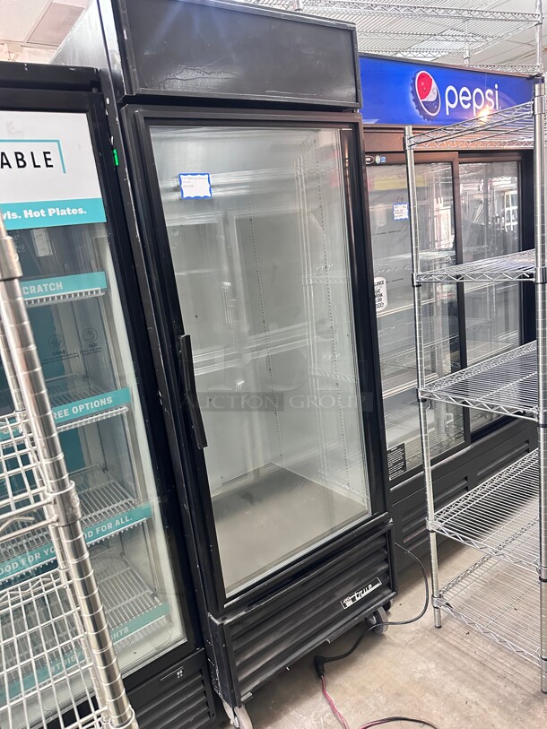 True GDM-26 30"  One Section Glass Door Merchandiser Black, 115v Tested and Working - Image 2 of 8