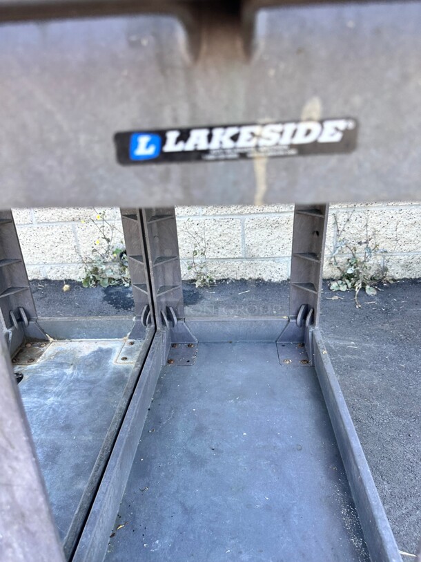 Clean Lakeside 2523 2 Level Polymer Utility Cart w/ 500 lb Capacity, Raised Ledges - Image 5 of 6